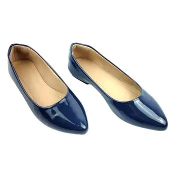 Sapatilha feminina em verniz azul marinho